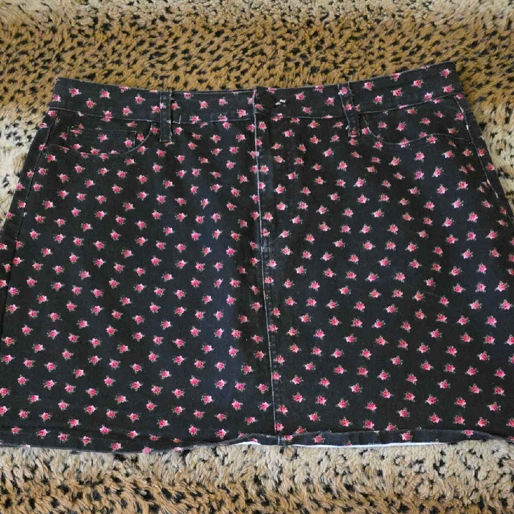 Forever 21+ Black Denim Roses Mini Skirt Size 2X